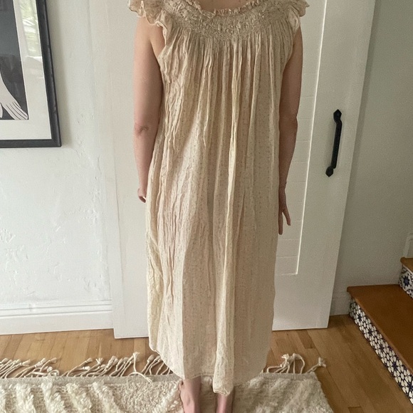 Doen Beige/ Cream lightweight Sleeveless Dress/ Nightgown - Picture 3 of 4